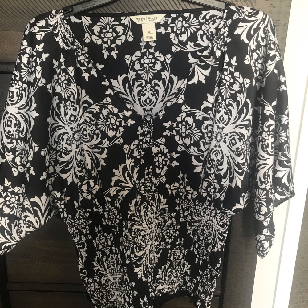 Black and white blouse with elastic band bottom